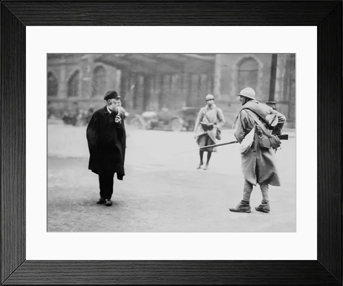 Framed Print : French soldier posted in front of the main Essen stations intimidates a elderly civilian, 1923. The French-Belgian occupation ruled with martial law (BSLOC_2017_2_64)