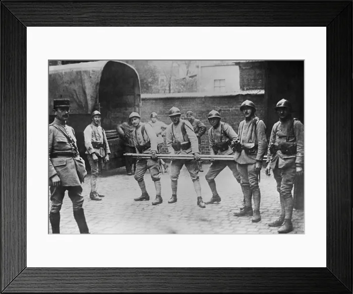 Framed Print : French soldiers requisition iron pipe in Ruhr, extracting German payment of WW1 reparations, 1923-25 (BSLOC_2017_2_65)