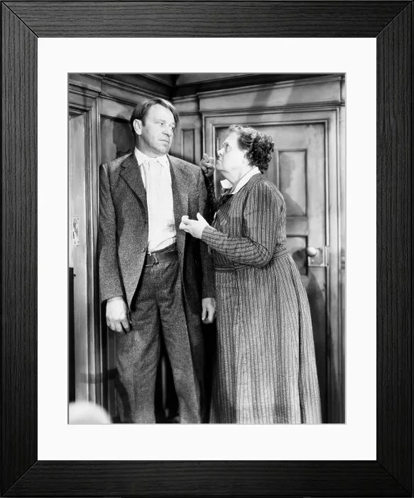 Framed Print : TUGBOAT ANNIE, from left, Wallace Beery, Marie Dressler, 1933