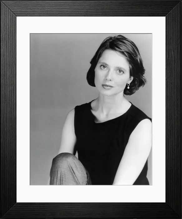 Framed Print : COUSINS, Isabella Rossellini, 1989. Paramount / courtesy Everett Collection