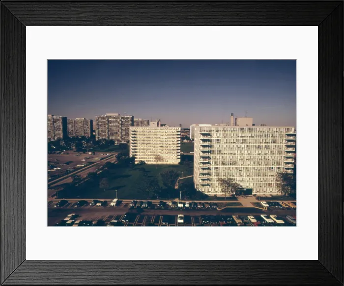 Framed Print : Lake Meadows apartment complex on Chicagos South Side in the 1970s housed middle to upper income in its 2 900 apartments spread over 10 buildings. Photo ca. 1972-75 Framed Print : Lake Meadows apartment complex on Chicagos South Side in the 1970s housed middle to upper income in its 2 900 apartments spread over 10 buildings. Photo ca. 1972-75