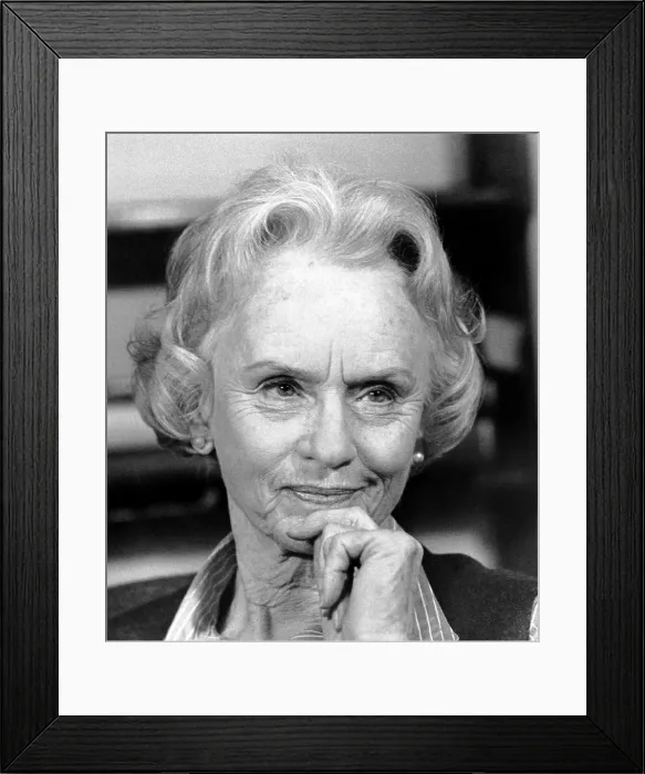 Framed Print : STILL OF THE NIGHT, Jessica Tandy, 1982, (c) United Artists / courtesy Everett Collection