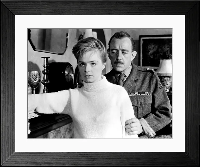 Framed Print : TUNES OF GLORY, Susannah York, Alec Guinness, 1960