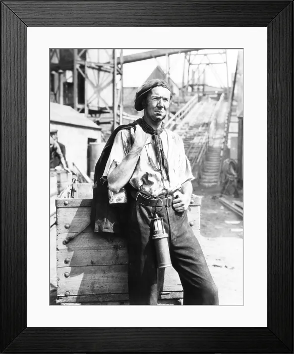 Framed Print : THE STARS LOOK DOWN, Michael Redgrave, 1940 Framed Print : THE STARS LOOK DOWN, Michael Redgrave, 1940