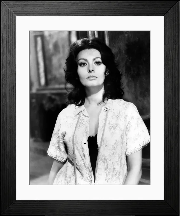 Framed Print : GHOSTS, ITALIAN STYLE, (aka QUESTI FANTASMI), Sophia Loren, 1968