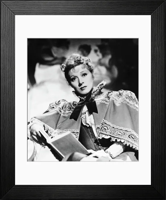 Framed Print : GOODBYE, MR. CHIPS, Greer Garson, 1939