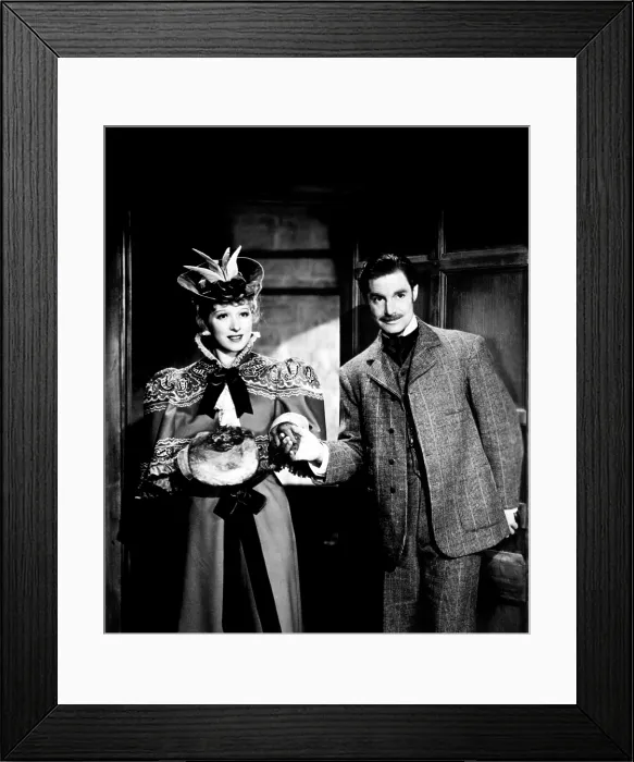 Framed Print : GOODBYE, MR. CHIPS, Greer Garson, Robert Donat, 1939 Framed Print : GOODBYE, MR. CHIPS, Greer Garson, Robert Donat, 1939