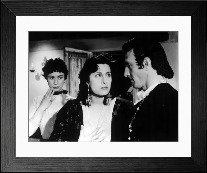 Framed Print : THE GOLDEN COACH, (aka LE CARROSSE D'OR), Anna Magnani, 1953