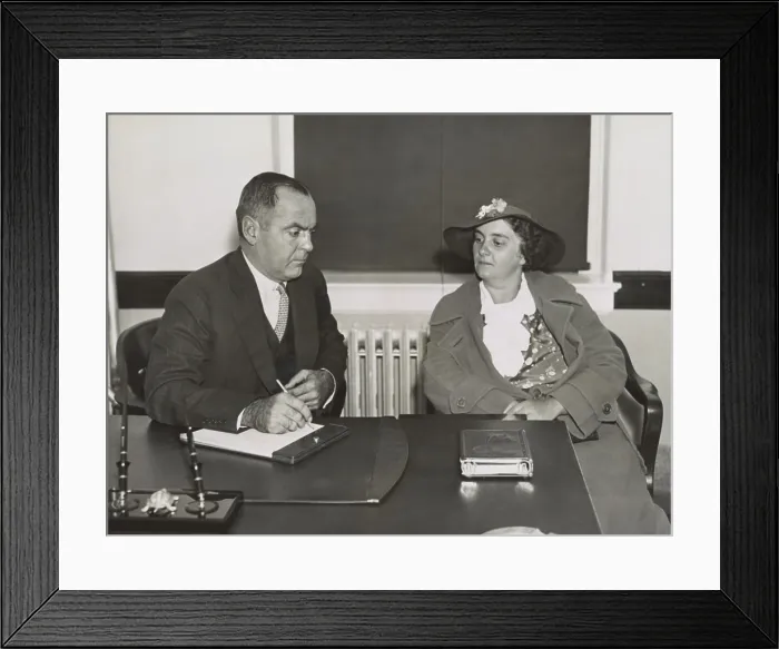 Framed Print : Mary Creighton questioned by Nassau County Police, in connection with the death of Ada Applegate. Oct. 7. 1935 Framed Print : Mary Creighton questioned by Nassau County Police, in connection with the death of Ada Applegate. Oct. 7. 1935