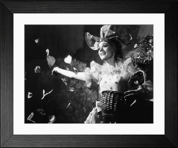 Framed Print : STAR!, Julie Andrews, 1968, TM & Copyright 20th Century Fox Film Corp. / courtesy Everett Collection Framed Print : STAR!, Julie Andrews, 1968, TM & Copyright 20th Century Fox Film Corp. / courtesy Everett Collection