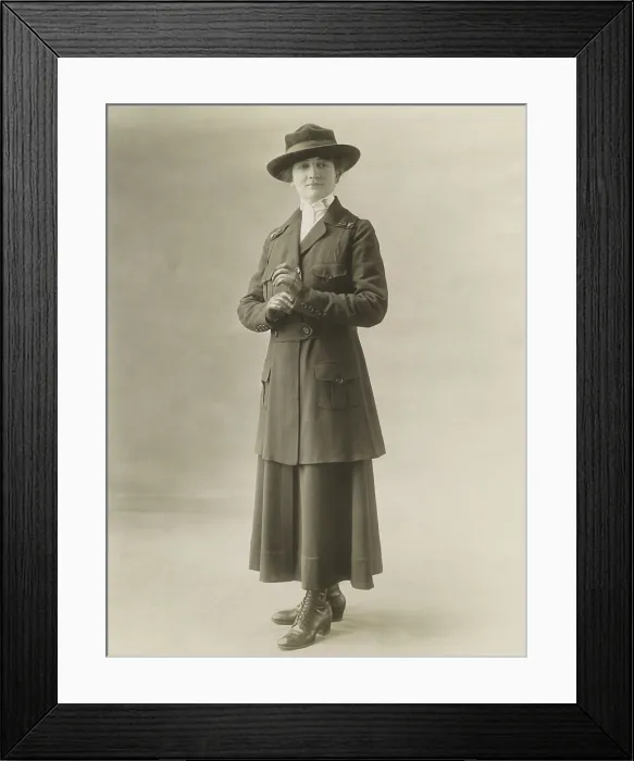 Framed Print : World War 1 era US Army nurse in uniform, 1916-1919. She wears the Caduceus, the winged staff and serpent of the Medical Corps, next to her collar US insignia