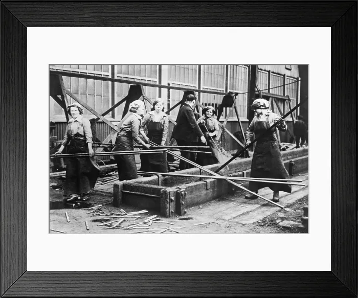 Framed Print : English women working in shipbuilding yards during World War 1, 1914-1918. They have replaced men who joined the armed forces. (BSLOC_2016_13_126.jpg )