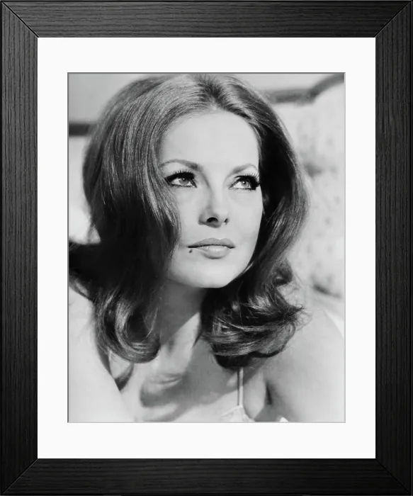 Framed Print : THE STATUE, Virna Lisi, 1971 Framed Print : THE STATUE, Virna Lisi, 1971