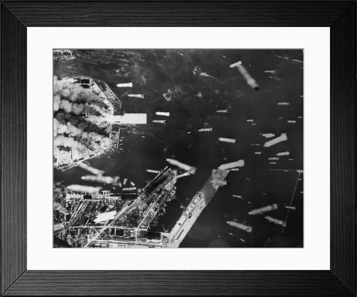 Framed Print : U.S. 21st Bomber Command dropped incendiary bombs on Osaka, Japan. June 1, 1945, World War 2. (BSLOC_2014_6_27)