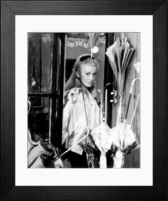 Framed Print : THE UMBRELLAS OF CHERBOURG, (aka LES PARAPLUIES DE CHERBOURG), Catherine Deneuve, 1964