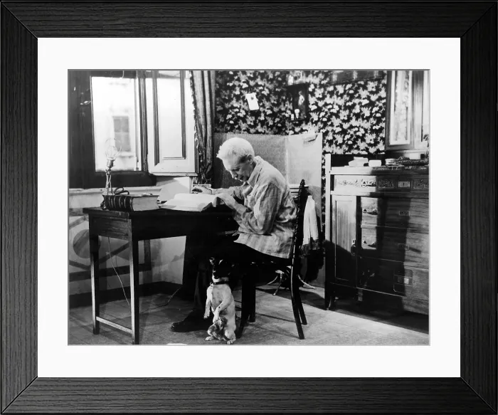 Framed Print : UMBERTO D, Carlo Battisti, 1952 Framed Print : UMBERTO D, Carlo Battisti, 1952