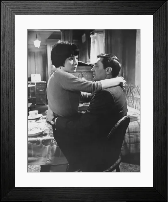 Framed Print : TWO FOR THE SEESAW, from left: Shirley MacLaine, Robert Mitchum, 1962