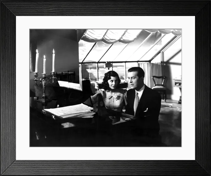 Framed Print : THE UNINVITED, Gail Russell, Ray Milland, 1944