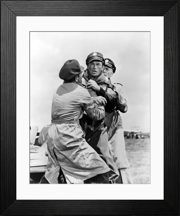 Framed Print : TWELVE O'CLOCK HIGH, Gregory Peck, Dean Jagger, 1949, restraining the commanding officer