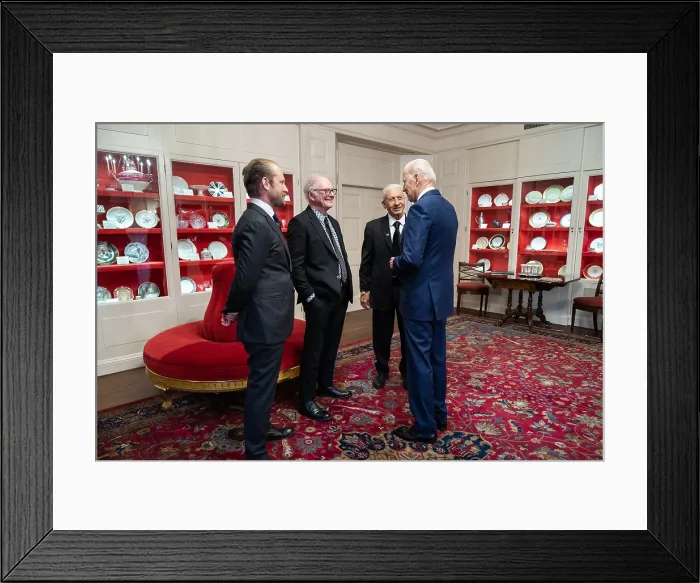 Framed Print : President Joe Biden speaks with director Barry Levinson, actor Ben Foster (far left), and author Alan Haft (2nd from right) Framed Print : President Joe Biden speaks with director Barry Levinson, actor Ben Foster (far left), and author Alan Haft (2nd from right)