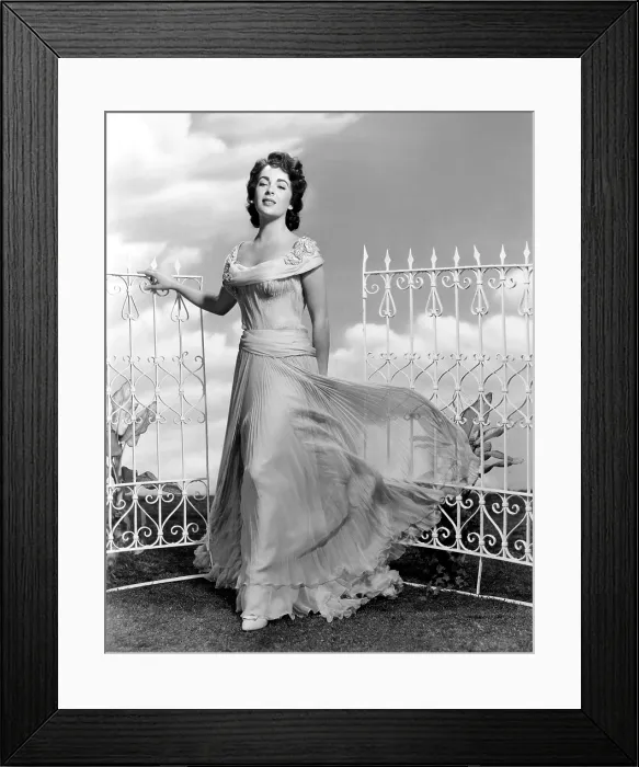 Framed Print : GIANT, Elizabeth Taylor, in a dress by Marjorie Best, 1956