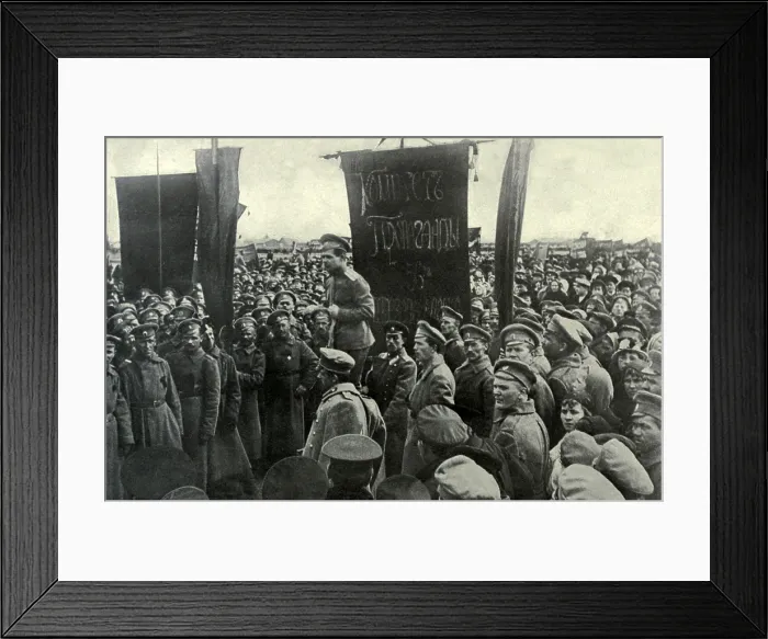Framed Print : Army officer addressing his men during the Russian Revolution. St. Petersburg. 1917