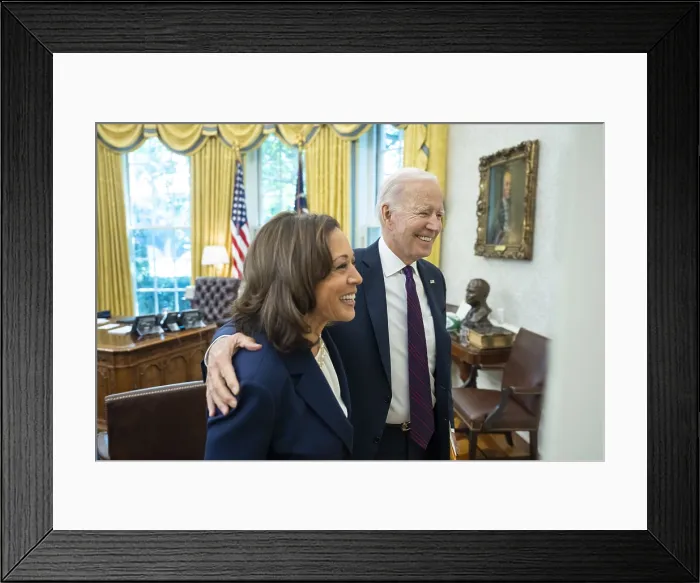 Framed Print : President Joe Biden and Vice President Kamala Harris before their Oval Office lunch, Sept. 2, 2022. (BSLOC_2022_7_11) Framed Print : President Joe Biden and Vice President Kamala Harris before their Oval Office lunch, Sept. 2, 2022. (BSLOC_2022_7_11)