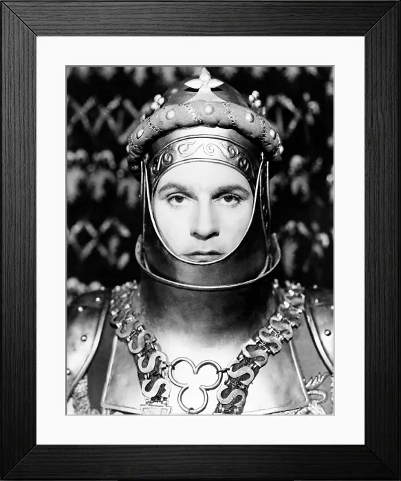 Framed Print : HENRY V, Laurence Olivier as King Henry V, 1944 Framed Print : HENRY V, Laurence Olivier as King Henry V, 1944