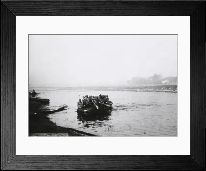 Framed Print : German soldiers crossing the Dnieper River in a small boat Framed Print : German soldiers crossing the Dnieper River in a small boat