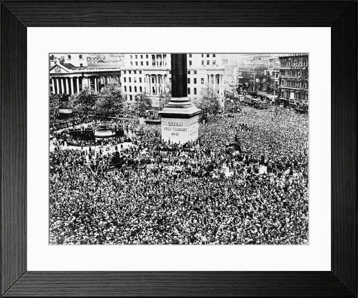 Framed Print : V-E Day celebrations in Trafalgar Square, London, May 7, 1945. Victory in Europe Day, World War 2. (BSLOC_2014_8_104)