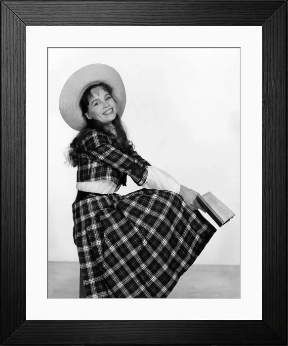 Framed Print : GIGI, Leslie Caron, 1958, portrait