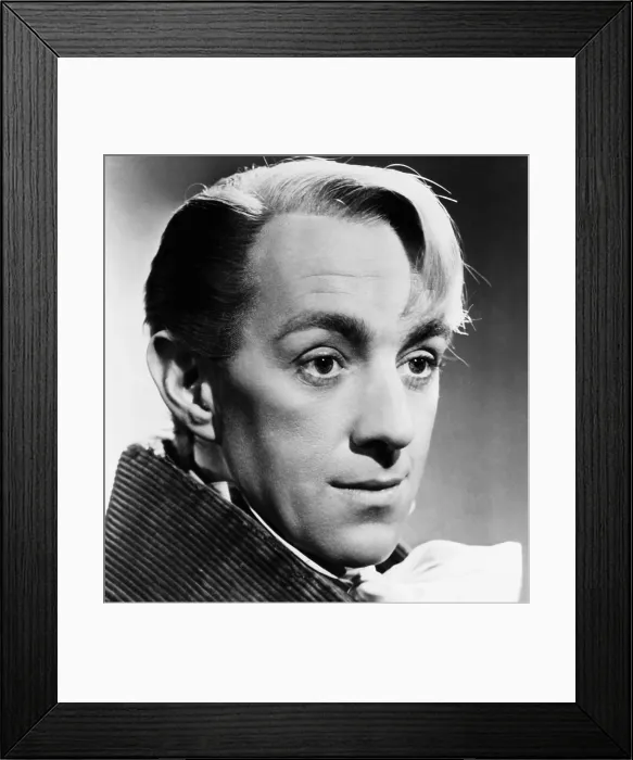 Framed Print : GREAT EXPECTATIONS, Alec Guinness, 1946 Framed Print : GREAT EXPECTATIONS, Alec Guinness, 1946