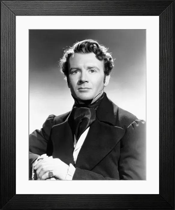 Framed Print : GREAT EXPECTATIONS, John Mills, 1946 Framed Print : GREAT EXPECTATIONS, John Mills, 1946
