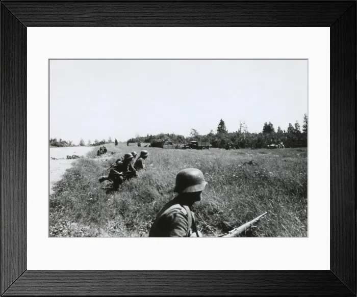 Framed Print : German soldiers at Lubnica, where Soviet (Russian) forces attacked its left flank. Summer 1941, during World War 2. (BSLOC_2014_8_14)