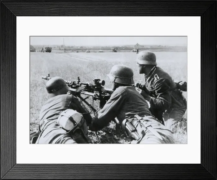 Framed Print : German soldiers fire a machine gun during the Nazi invasion of the Soviet Union (Russia). Summer 1941, during World War 2. (BSLOC_2014_8_15) Framed Print : German soldiers fire a machine gun during the Nazi invasion of the Soviet Union (Russia). Summer 1941, during World War 2. (BSLOC_2014_8_15)