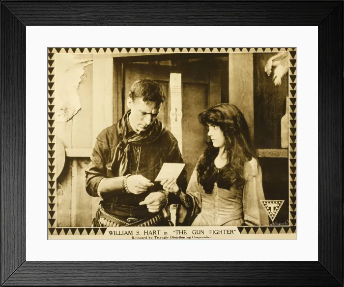 Framed Print : THE GUN FIGHTER, l-r: William S. Hart, Margery Wilson on lobbycard, 1917
