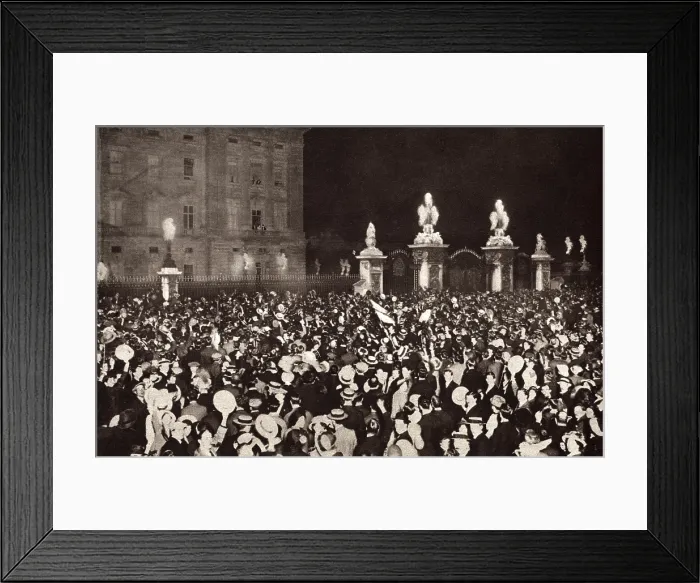 Framed Print : World War 1. London crowds cheering the Royal Family on the Buckingham Palace balcony on the day Britain declared war on Germany and Austria-Hungary. August 4, 1914 Framed Print : World War 1. London crowds cheering the Royal Family on the Buckingham Palace balcony on the day Britain declared war on Germany and Austria-Hungary. August 4, 1914