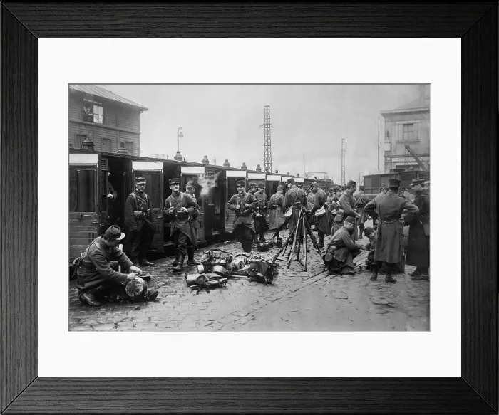 Framed Print : World War 1. French troops equipped for battle at a train station. Possibly during the Battle of the Marne. Ca. September 6-12, 1914