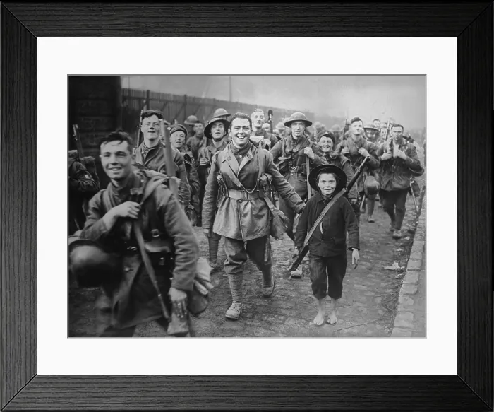 Framed Print : World War 1. Smiling British soldiers enter Lille, France. Photo was possibly taken in Oct. 1918, when British Forces liberated the town after four years of German Occupation