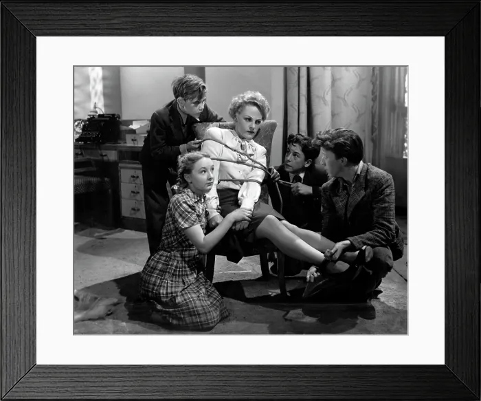 Framed Print : HUE AND CRY, clockwise from lower left: Joan Dowling, Douglas Barr, Valerie White (tied up), Ian Dawson, Harry Fowler, 1947 Framed Print : HUE AND CRY, clockwise from lower left: Joan Dowling, Douglas Barr, Valerie White (tied up), Ian Dawson, Harry Fowler, 1947