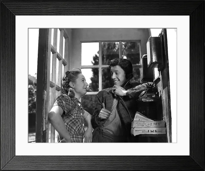Framed Print : HUE AND CRY, Joan Dowling, Harry Fowler, 1947 Framed Print : HUE AND CRY, Joan Dowling, Harry Fowler, 1947