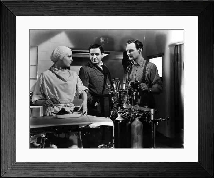 Framed Print : GREEN FOR DANGER, Sally Gray, Leo Genn, Trevor Howard, 1946