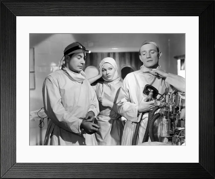 Framed Print : GREEN FOR DANGER, Leo Genn, Sally Gray, Trevor Howard, 1946