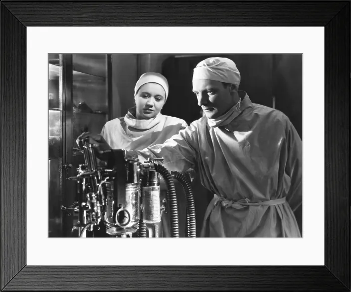 Framed Print : GREEN FOR DANGER, Sally Gray, Trevor Howard, 1946