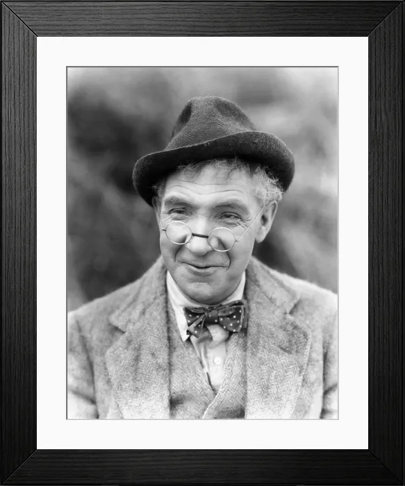 Framed Print : HUNTINGTOWER, Harry Lauder, 1928