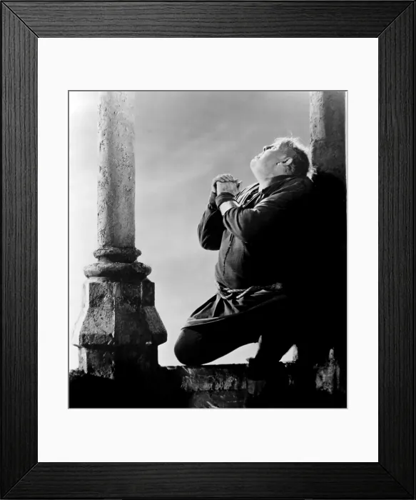 Framed Print : THE HUNCHBACK OF NOTRE DAME, Charles Laughton, 1939