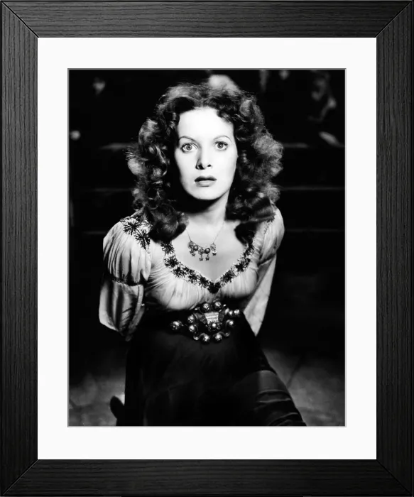 Framed Print : THE HUNCHBACK OF NOTRE DAME, Maureen O'Hara, 1939 Framed Print : THE HUNCHBACK OF NOTRE DAME, Maureen O'Hara, 1939