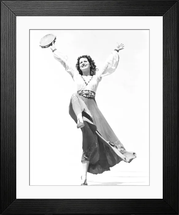 Framed Print : THE HUNCHBACK OF NOTRE DAME, Maureen O'Hara, 1939 Framed Print : THE HUNCHBACK OF NOTRE DAME, Maureen O'Hara, 1939