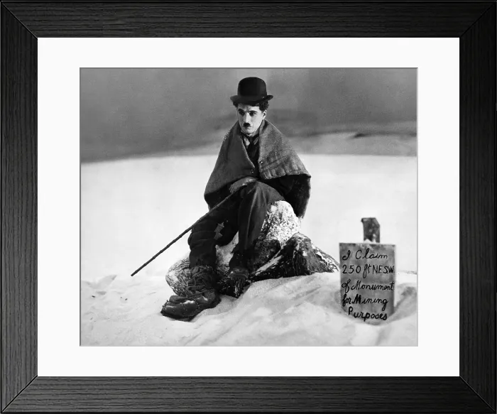 Framed Print : THE GOLD RUSH, Charlie Chaplin, 1925