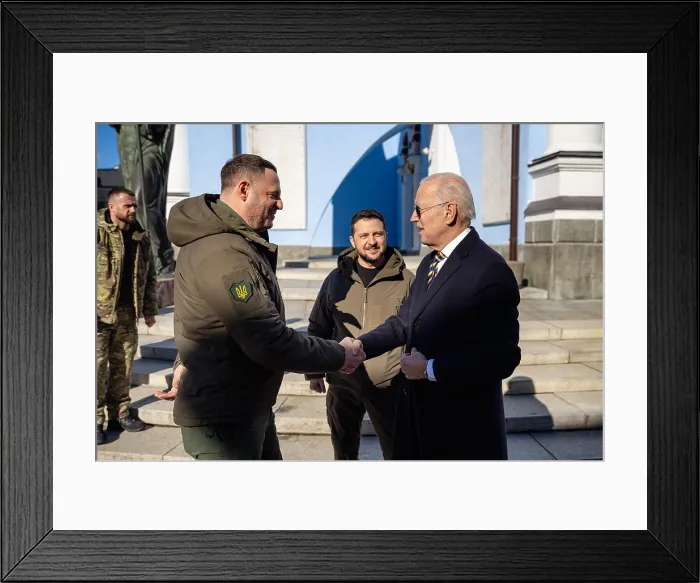 Framed Print : President Volodymyr Zelenskyy introduces President Biden to Andriy Yermak, Head of the Office of the President of Ukraine, a position similar to the US Presidents chief of staff Framed Print : President Volodymyr Zelenskyy introduces President Biden to Andriy Yermak, Head of the Office of the President of Ukraine, a position similar to the US Presidents chief of staff